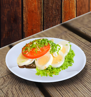 Æg m.mayonnaise og rejer tomater